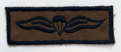 Parawing embroidered black on nutria (A)