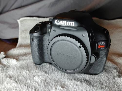 Canon EOS T3i (EOS 600D) + 18-55mm + 50mm + Voyager Prestige
