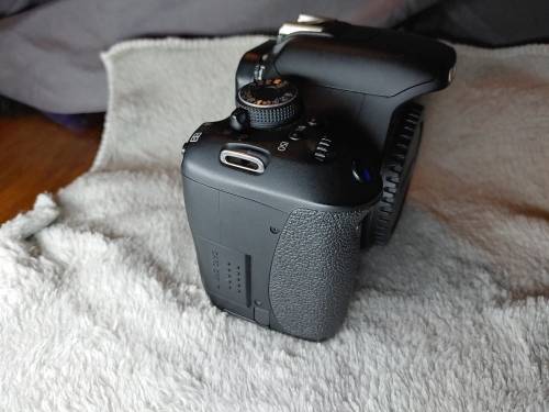 Canon EOS T3i (EOS 600D) + 18-55mm + 50mm + Voyager Prestige
