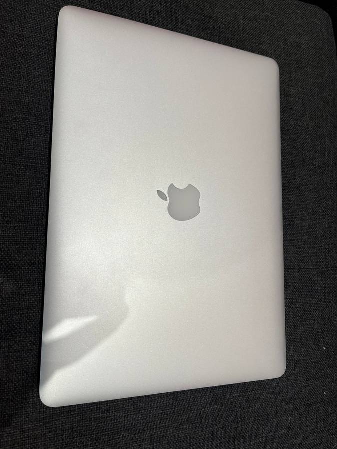 MacBook Pro 2015 , 15-Inch Core i7 2.20GHz , Retina Display, 16GB RAM , 256GB SSD