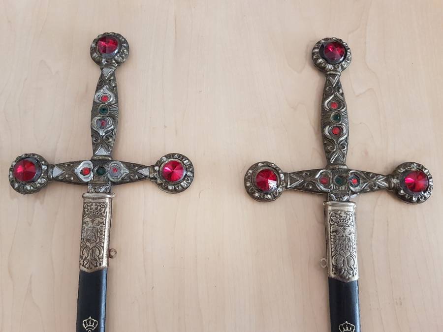 Pair of Patentado Ryc Spanish Decorative Display Swords with Scabbards (Length 50cm)