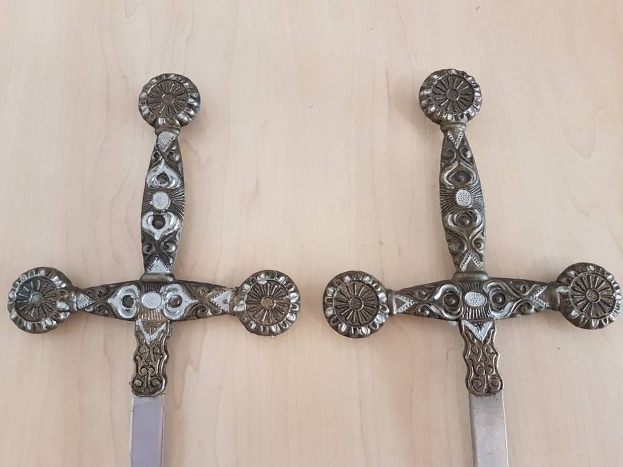 Pair of Patentado Ryc Spanish Decorative Display Swords with Scabbards (Length 50cm)