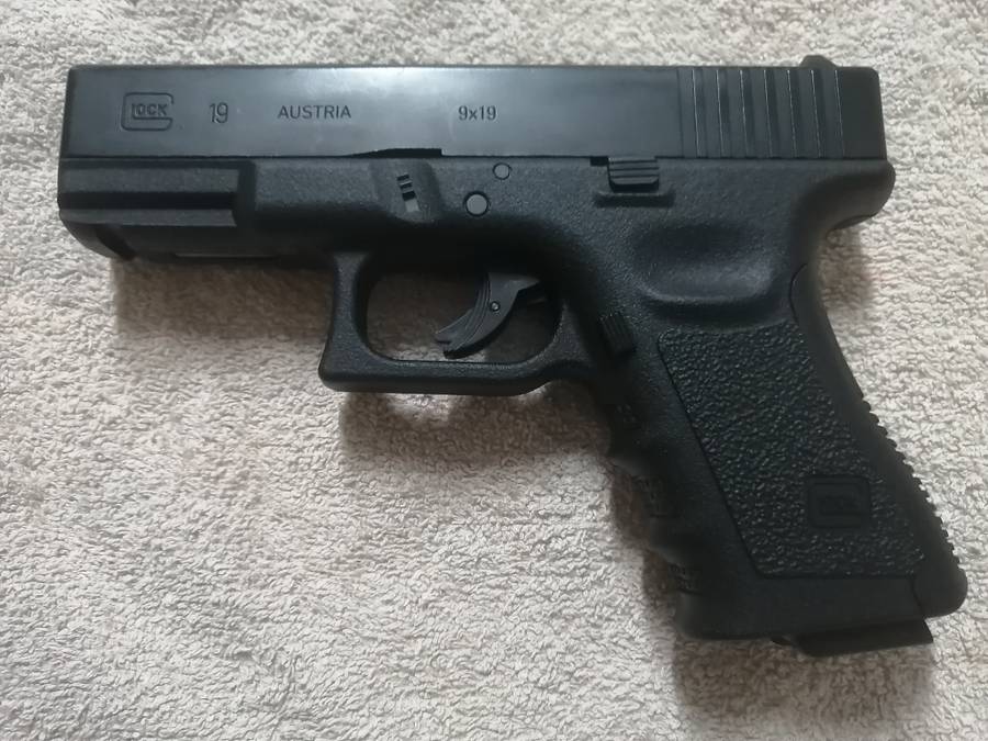 Umarex Glock 19 CO2 Air Pistol - 4.5mm, Black