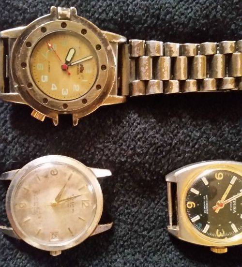 FIVE WORKING WATCHES. SEE THE DESCRIPTION