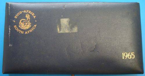 WOW A 1965 PROOFSET WITH SCARES ENGLISH R1, SUID AFRIKA 50c AND ENGLISH 1c COIN