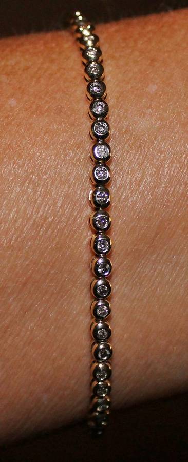 Wow! Tennis Bracelet - 9ct Gold & 56 Brilliant Diamonds!