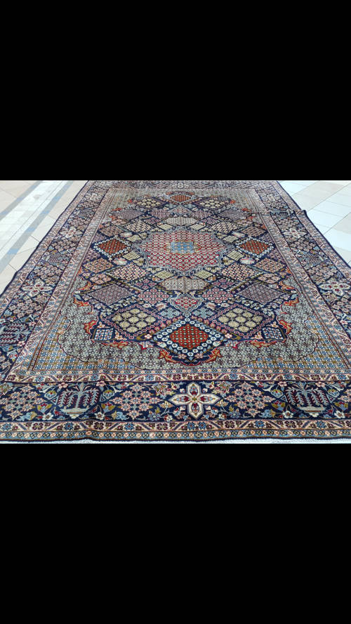 Persian carpet hand knotted  3m x 4m (with certificate of authenticity)
