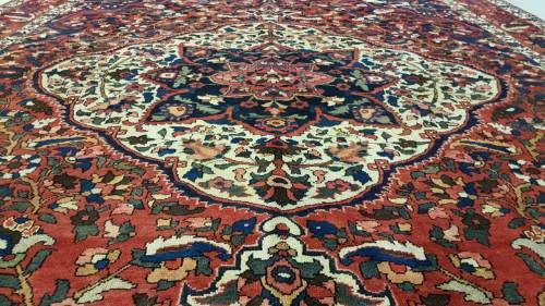 Persian Bakhtiary Carpet 310cm x 210cm hand knotted (with certificate)