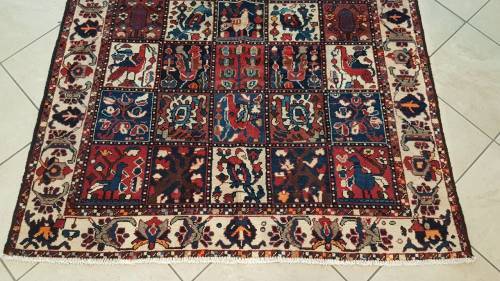 Persian bakhtiary Carpet 291cm x 160cm hand knotted (with certificate)