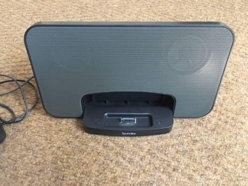 Apple iPhone 4S 64GB with Technika docking station and screen protector