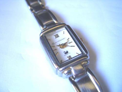 LADIES GLORIA VANDERBILT  WATCH