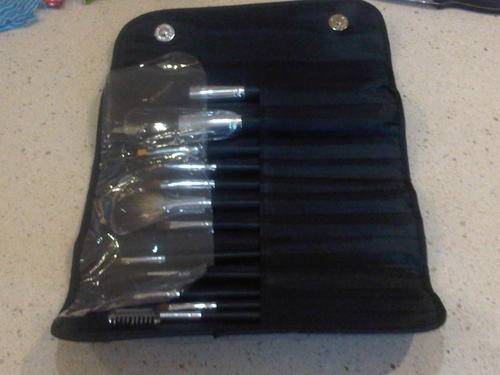 12 peice makeup brush set in roll up case-fantastic quality