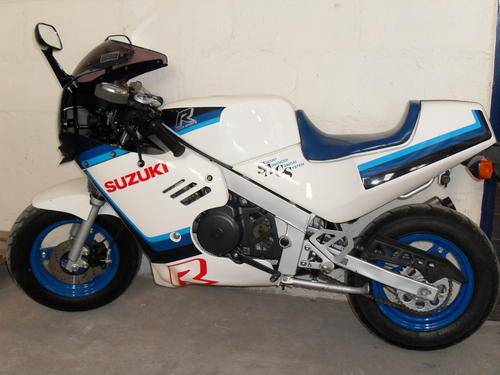 COLLECTORS ITEM.....GSXR50 SUZUKI....232KMS.....A MUST HAVE FOR BIKE FANATICS !!!!!!