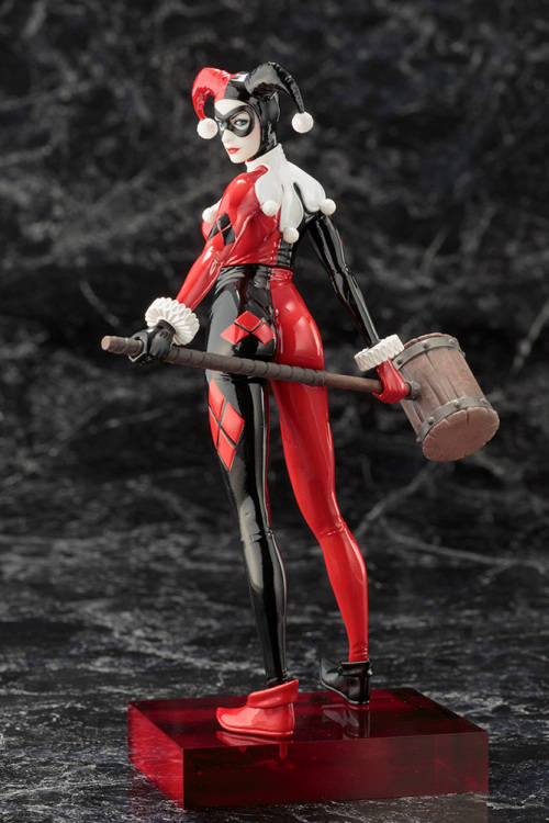 DC UNIVERSE HARLEY QUINN ARTFX+ STATUE