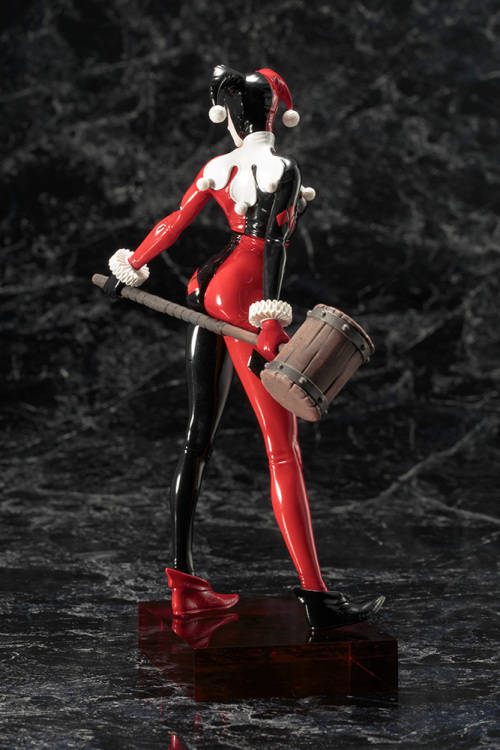 DC UNIVERSE HARLEY QUINN ARTFX+ STATUE
