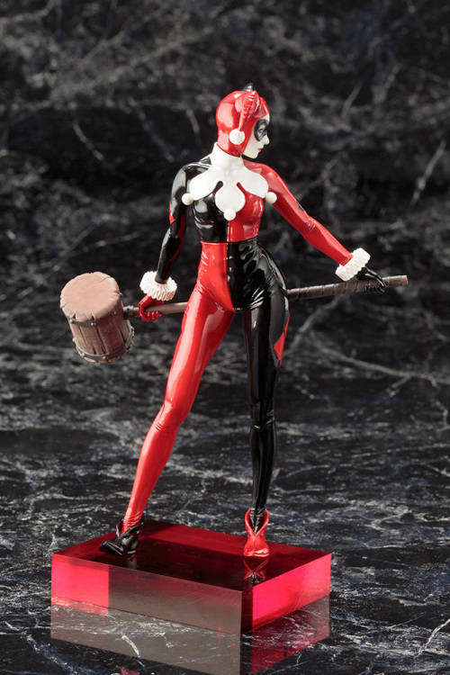 DC UNIVERSE HARLEY QUINN ARTFX+ STATUE