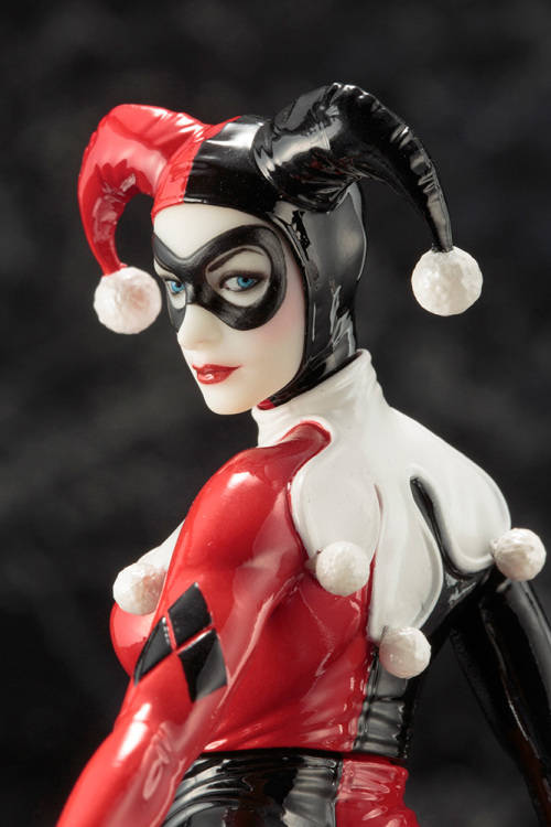 DC UNIVERSE HARLEY QUINN ARTFX+ STATUE