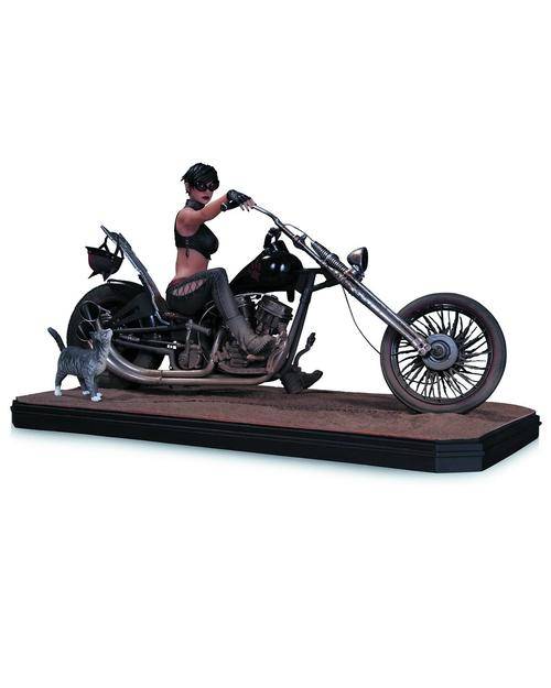 DC COMICS GOTHAM CITY GARAGE CATWOMAN STATUE