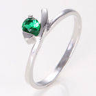 18k White Gold Elegant Womens Emerald Ring