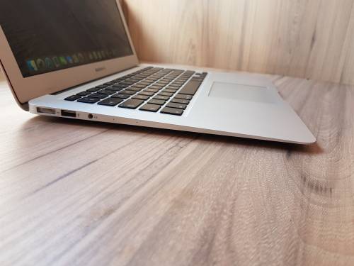 Macbook Air (13inch, 2015 ) + Free Laptop Bag