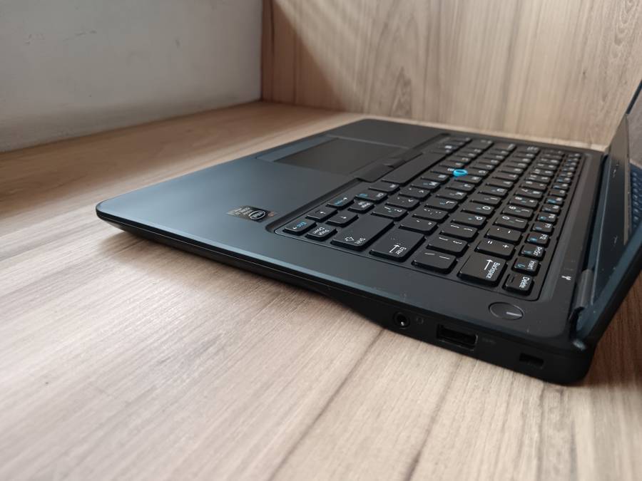 Dell latitude E7450 Ultrabook i7 + Free Laptop Bag
