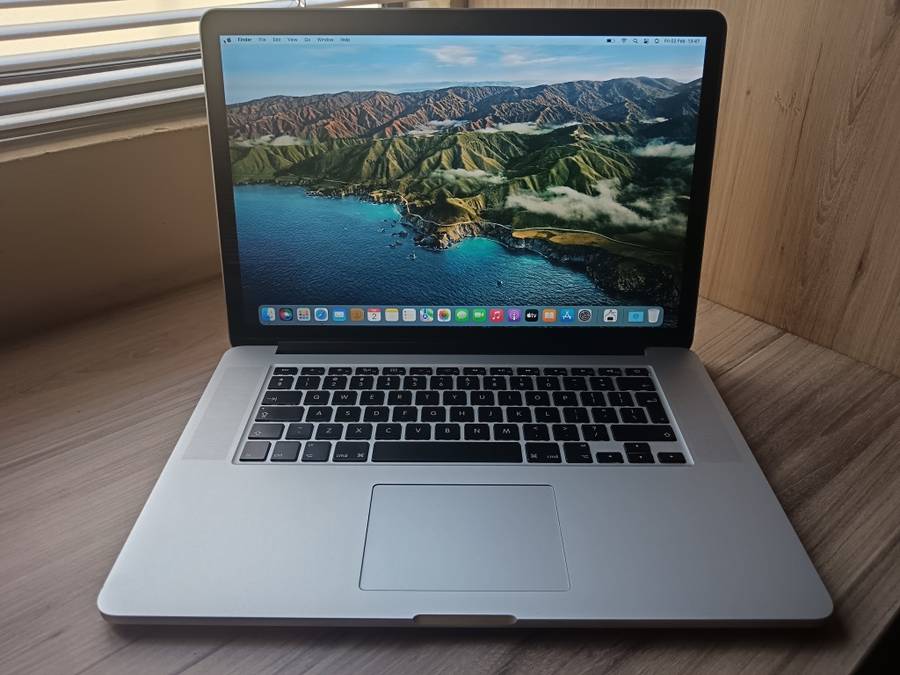 2015 MacBook Pro 15inch Retina Intel Core I7 + Free Laptop Bag
