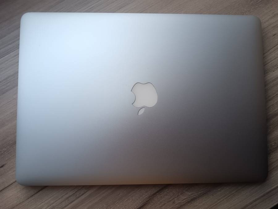 2015 MacBook Pro 15inch Retina Intel Core I7 + Free Laptop Bag