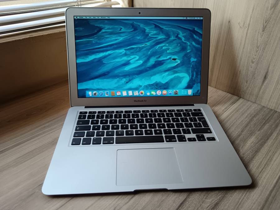 MacBook Air (13-inch, Early 2015) + Free Laptop Bag