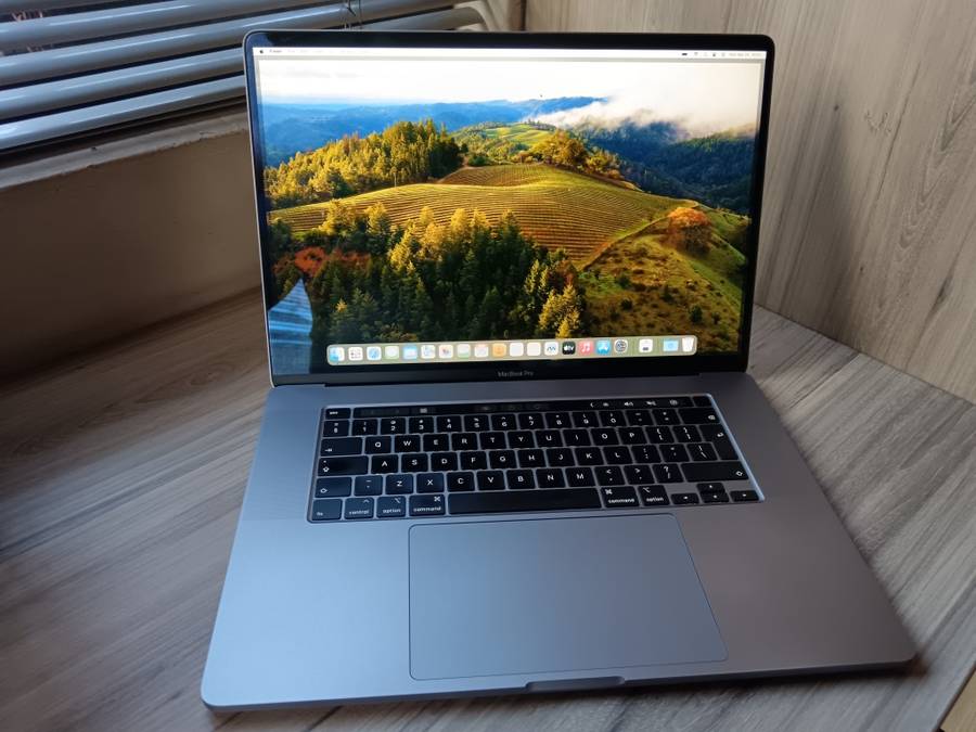 Macbook Pro 16-Inch 2019 Touch Bar 2.6GHz i7 16GB 512GB SSD + Free Laptop Bag