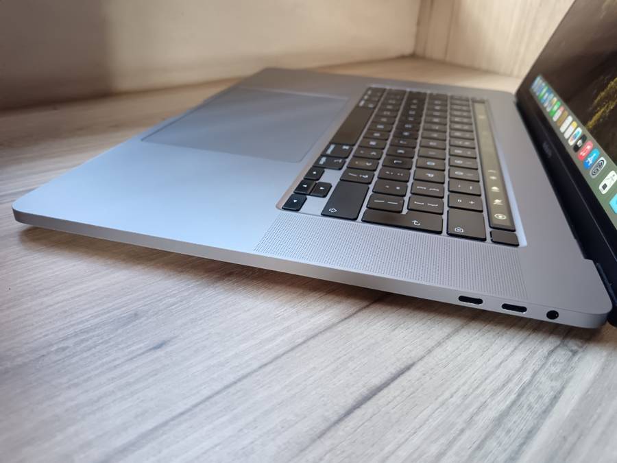 Macbook Pro 16-Inch 2019 Touch Bar 2.6GHz i7 16GB 512GB SSD + Free Laptop Bag