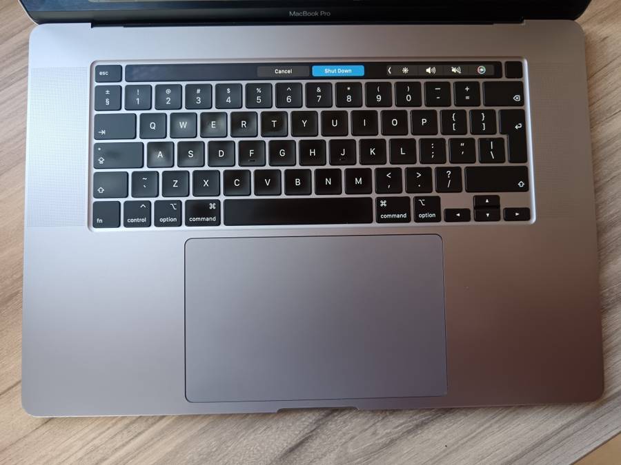 Macbook Pro 16-Inch 2019 Touch Bar 2.6GHz i7 16GB 512GB SSD + Free Laptop Bag