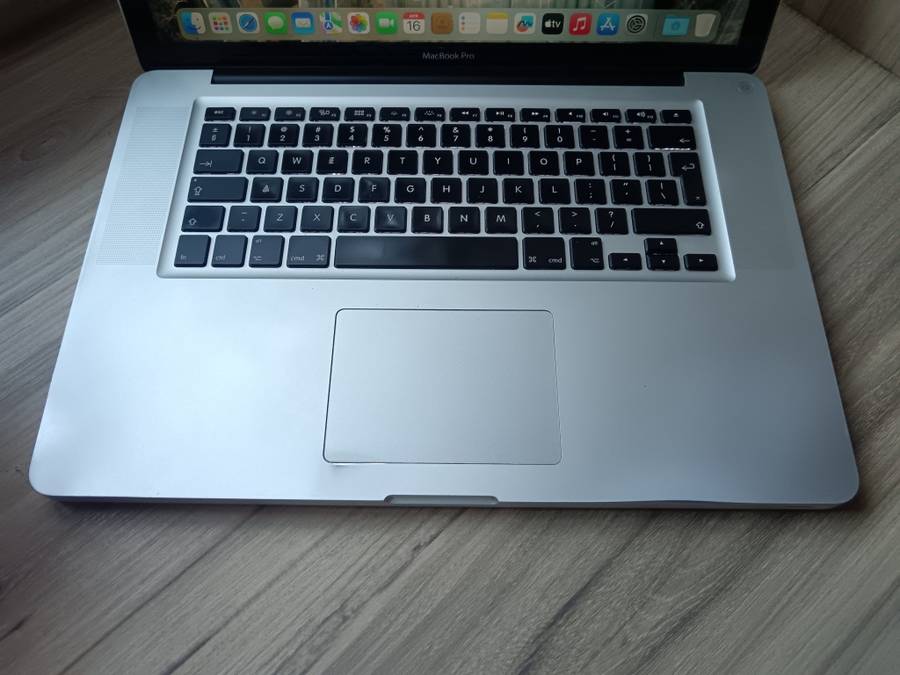 Macbook Pro 15inch Intel Core I7 + Free Laptop Bag