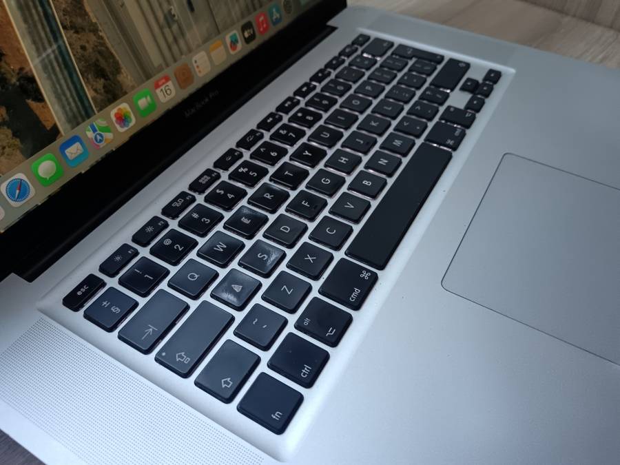 Macbook Pro 15inch Intel Core I7 + Free Laptop Bag
