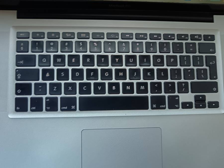 Macbook Pro 15inch Intel Core I7 + Free Laptop Bag