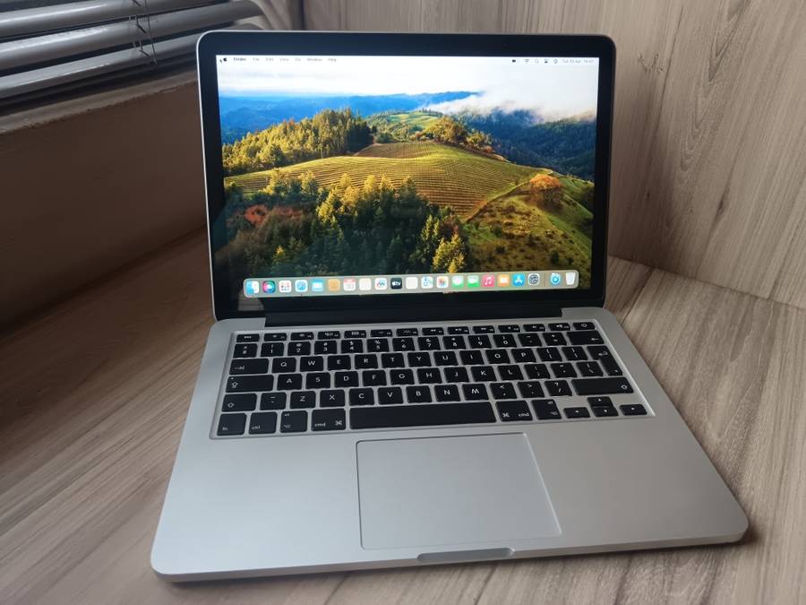 2013 MacBook Pro 13inch Retina Intel Core I7 + Free Laptop Bag