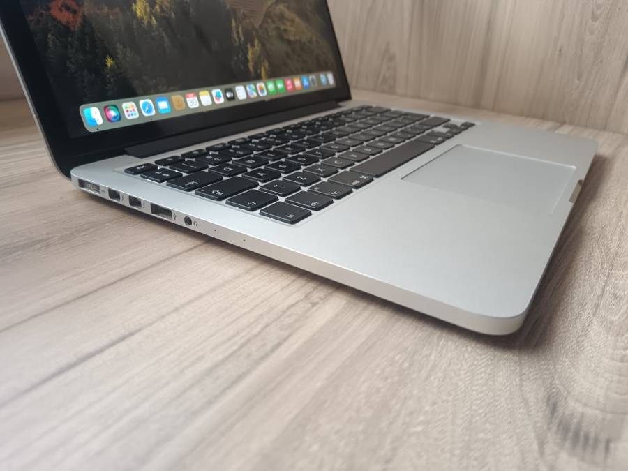 2013 MacBook Pro 13inch Retina Intel Core I7 + Free Laptop Bag