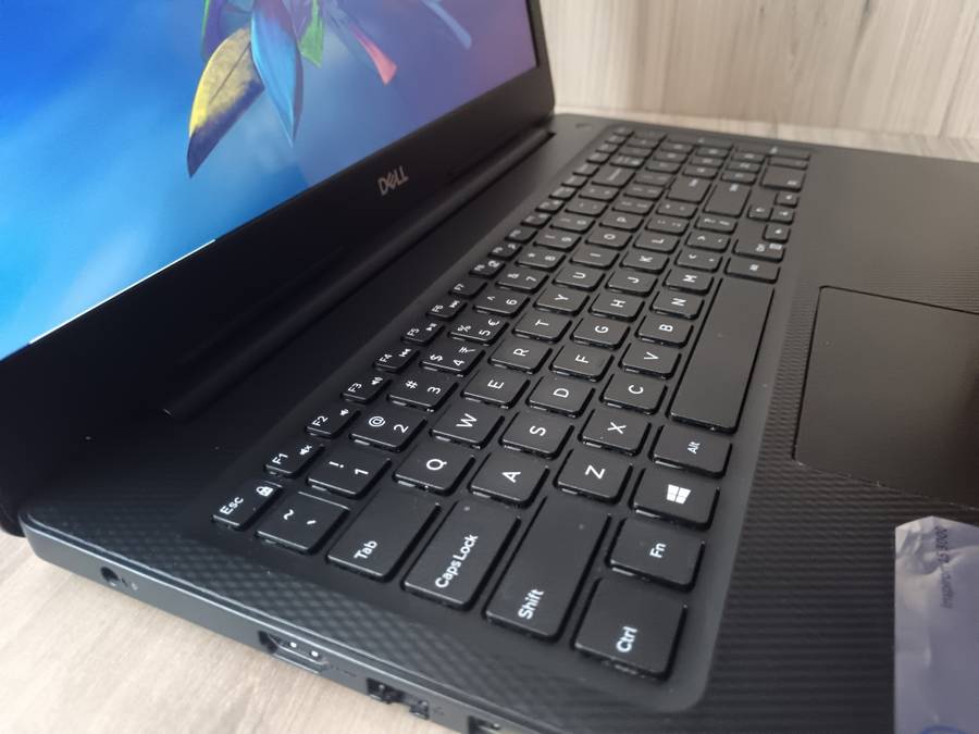 Dell Inspiron 15 3580 Intel Core i7 + Free Laptop Bag