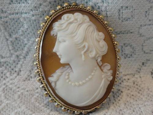 BEAUTIFULLY CARVED SHELL CAMEO, BROOCH/PENDANT