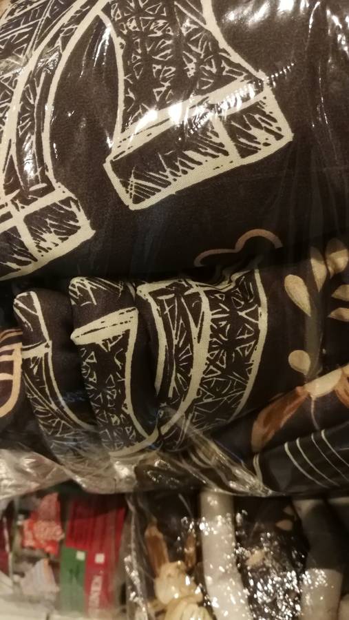 COMFORTER SET..DOUBLE bed only -MOTHER'S DAY SPECIAL- STOCK MUST CLEAR- REVERSIBLE