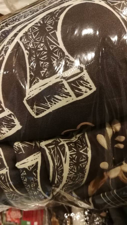 COMFORTER SET..DOUBLE bed only -MOTHER'S DAY SPECIAL- STOCK MUST CLEAR- REVERSIBLE