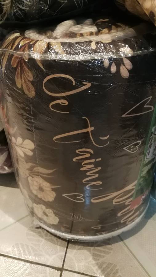 COMFORTER SET..DOUBLE bed only -MOTHER'S DAY SPECIAL- STOCK MUST CLEAR- REVERSIBLE