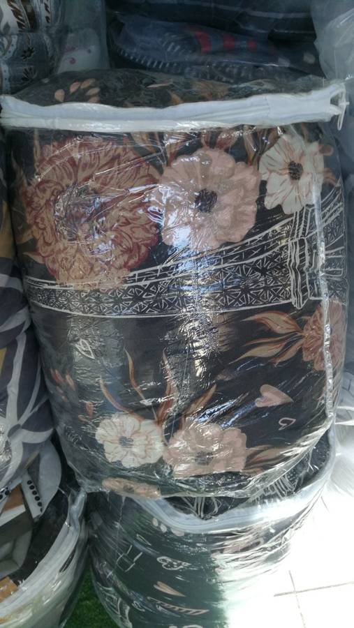 COMFORTER SET..DOUBLE bed only -MOTHER'S DAY SPECIAL- STOCK MUST CLEAR- REVERSIBLE