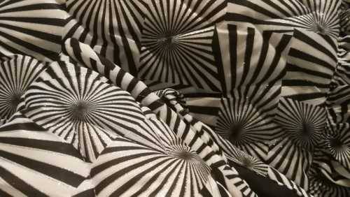 COMFORTER SET BLK/SILVER /WHT -QUEEN EXTRA & KING SIZES . 5PIECE*** EQUISITE QUALITY SEE DESCRIPTION