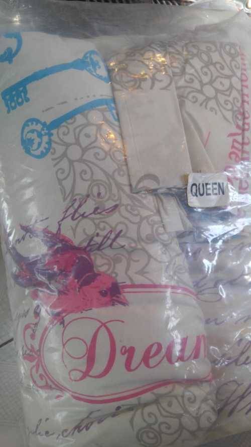 COMFORTER SET...SIZES ,QUEEN- STOCK MUST CLEAR-