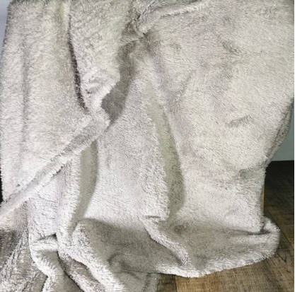 Super Soft  WOW**STUNNING:BED Throw-WITH GLITTER** 125x150cm---BARGAIN--STUNNING-GREY COLOUR