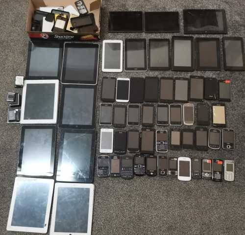 40X MOBILES**6X I0 INCH APPLE IPADS**2X10 INCH SAMSUNG TABLETS**9X 7INCH MIX TABLETS**WOW*SEE DESCRP