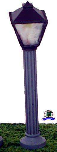 HO Scale - Concrete Street Light - Square - Kit