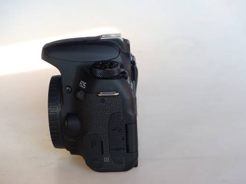 Canon EOS 77D DSLR, 24 Mega pixel