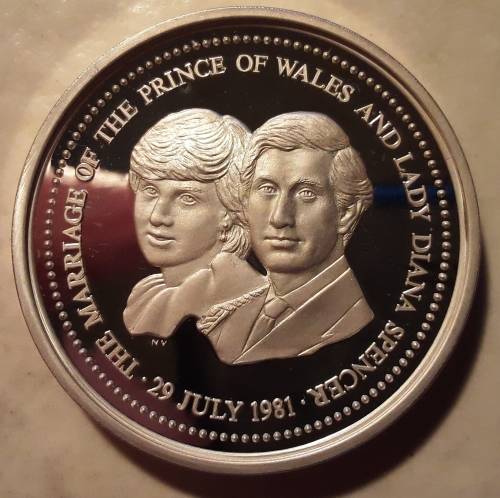1981 CHARLES & DIANA`s WEDDING COMMEMORATIVE PROOF STG. SILVER MEDALLION IN RED PRESENTATION BOX.