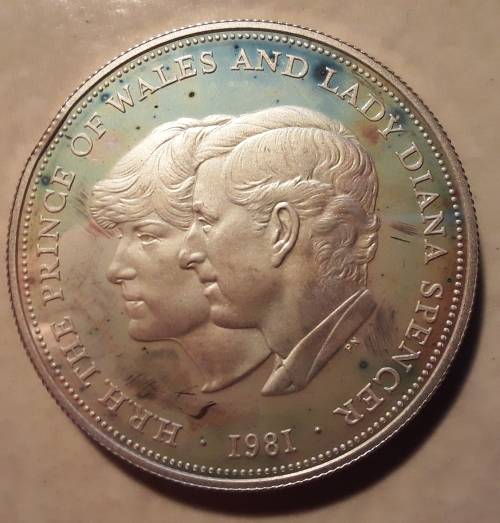 1981 SILVER COMMERATIVE MEDALLION. CHARLES & DIANA`s WEDDING. WEIGHT 28,3 GRAMS. SOME TONING.